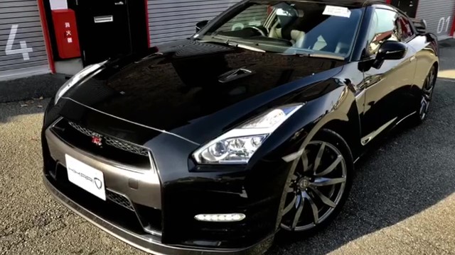 NISSAN SKYLINE 2000 GT-R に HIKARI ガラスコーティング 施工